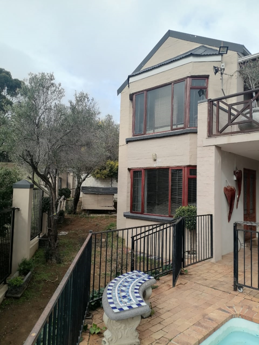 4 Bedroom Property for Sale in Rome Glen Western Cape